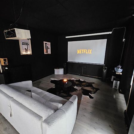 Black Box Cinema Appartement Avec Balneo Épinal Екстериор снимка