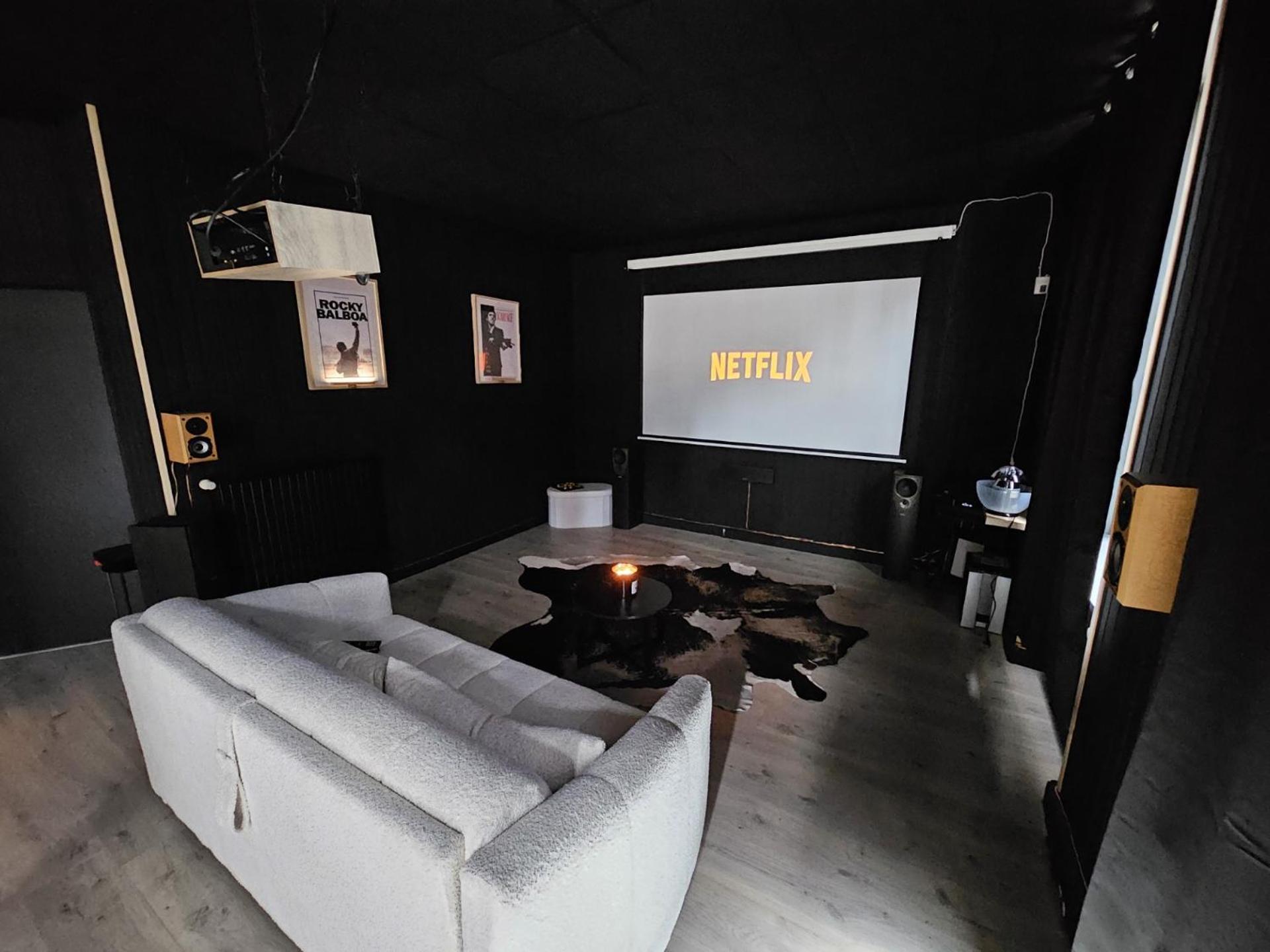 Black Box Cinema Appartement Avec Balneo Épinal Екстериор снимка